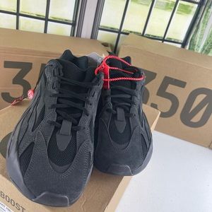 YEEZY BOOST 700 V2 'VANTA'